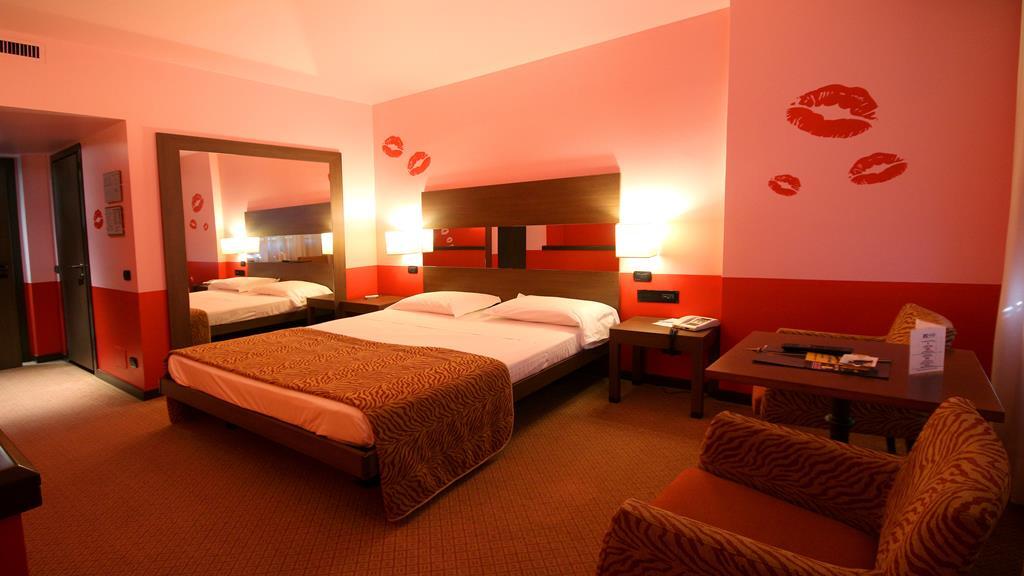 Hotel King, By R Collection Hotels Varedo Eksteriør billede